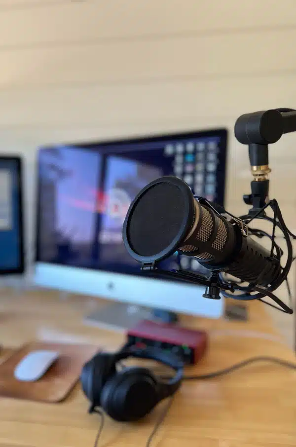 Podcaster-42-1 Vesperiart sur mobile — studio communication Angers, accompagnement digital PME et commerces